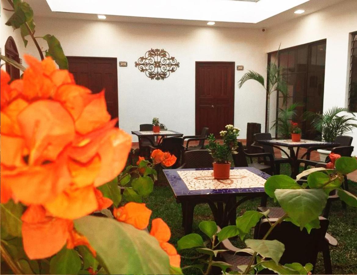 Hostal Las Puertas Санта Ана Екстериор снимка